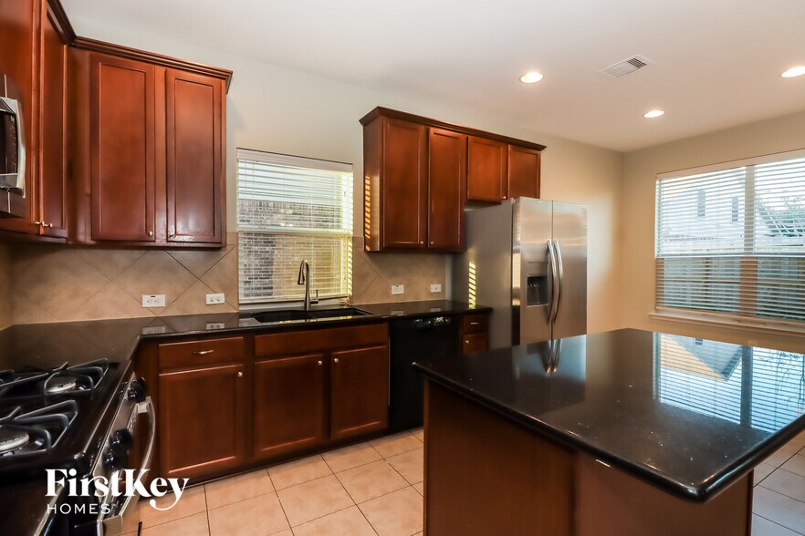 Building Photo - 1315 Lucas St