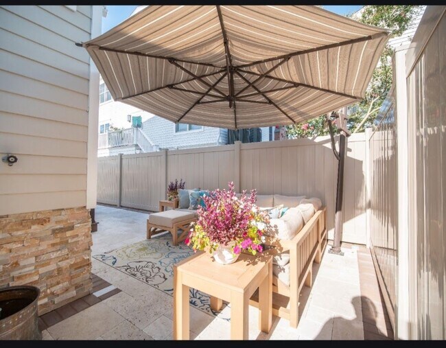 Building Photo - 111 N Evergreen Ave