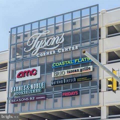 Building Photo - 1625 International Dr