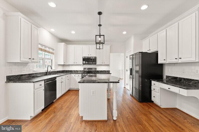 Building Photo - 43205 Cardston Pl