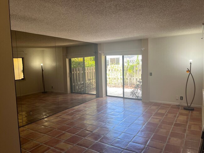 Building Photo - 1815 S Olive Ave