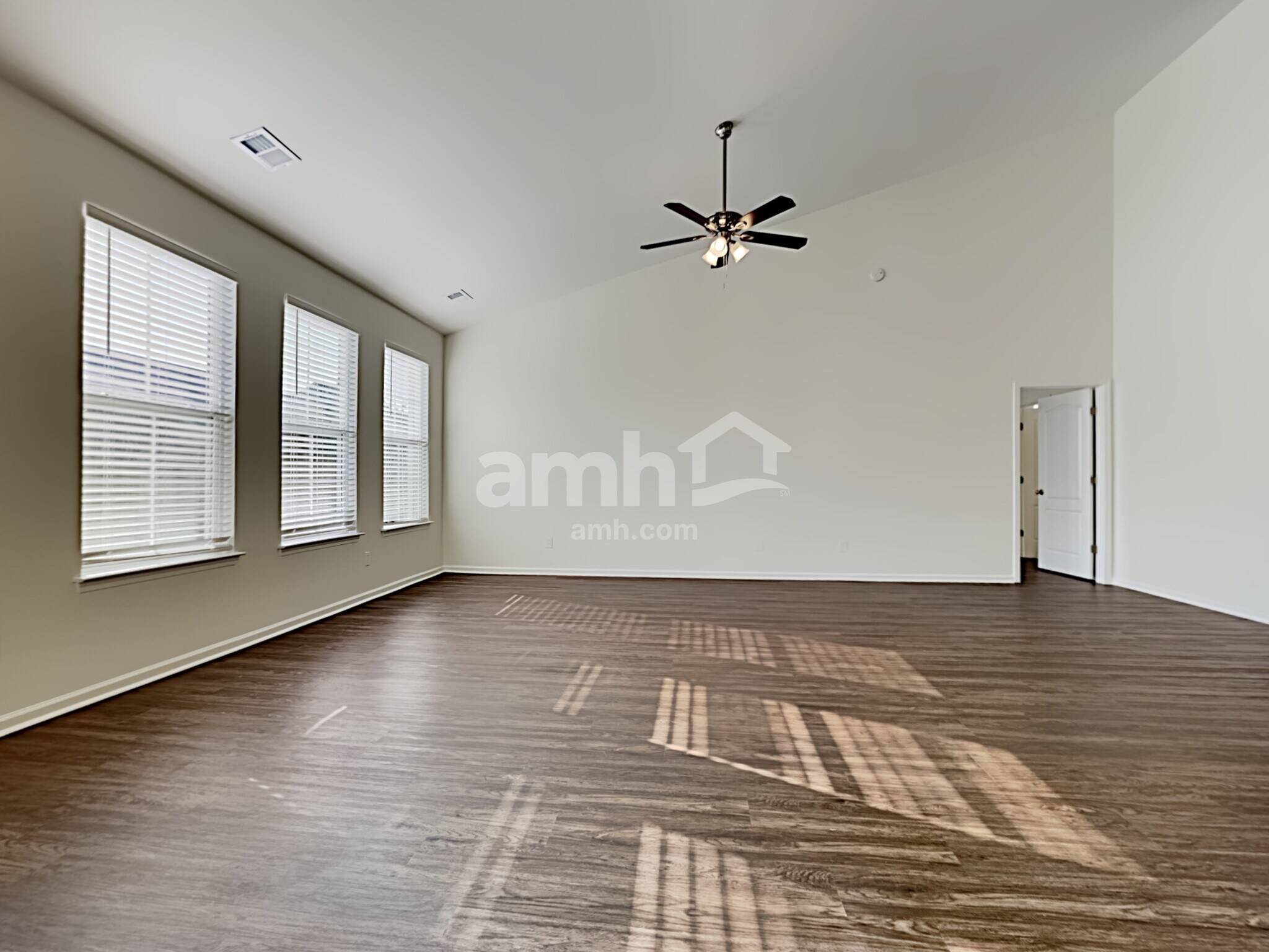 Building Photo - 128 Satur Dr
