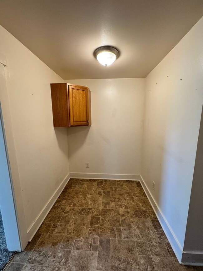 Building Photo - 111 Shull St