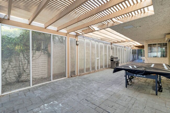 Building Photo - Stunning Remodeled 4-Bedroom Home in Exclu...