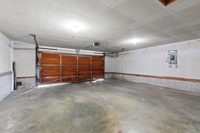 Building Photo - Gorgeous South Hill Home