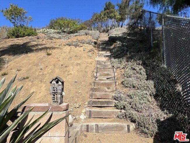 Building Photo - 729 Kenmore Cir