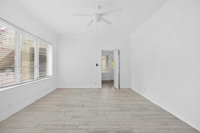 Building Photo - 2822 Pine Tree Dr