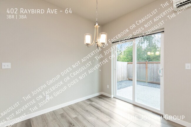 Building Photo - 402 Raybird Ave