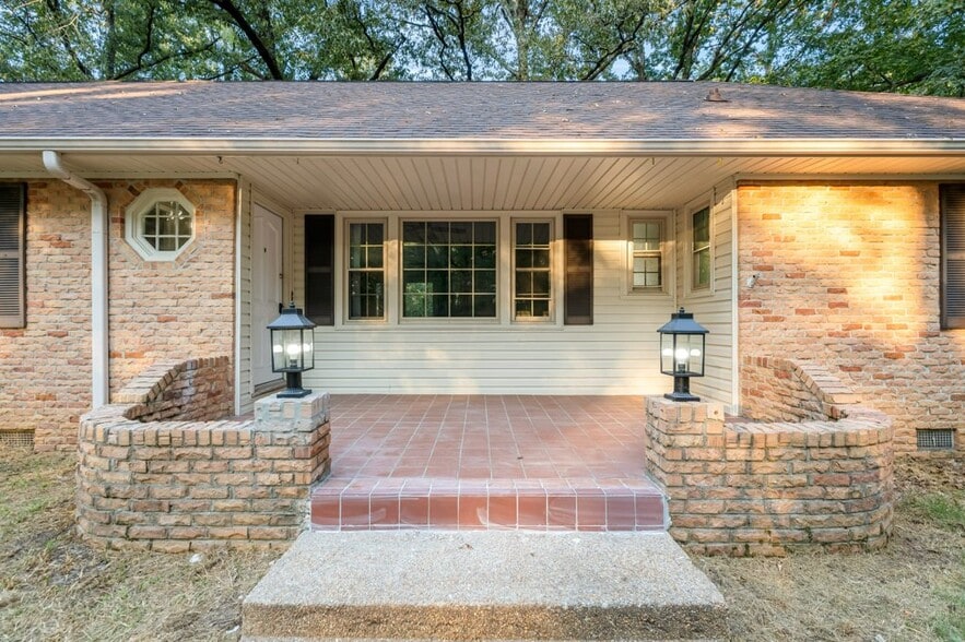 Building Photo - 105 Dogwood Blvd