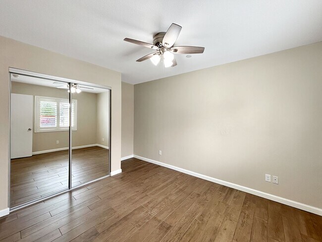 Building Photo - Charming 2BD/1BA Detached Condo in Univers...