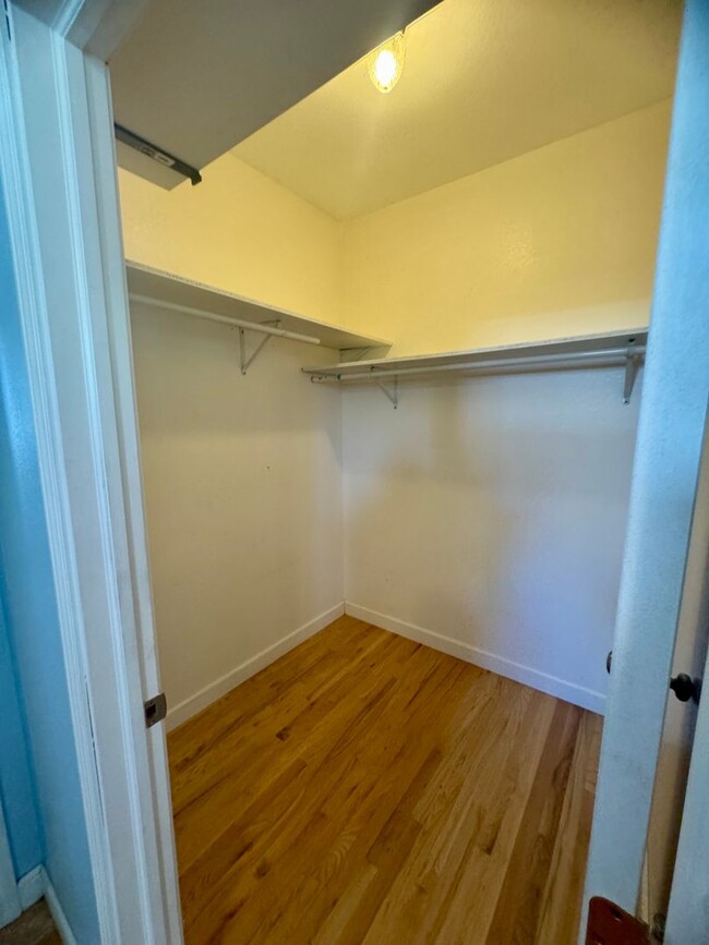 Building Photo - Charming 3-Bedroom, 2-Bath Home in a Pictu...