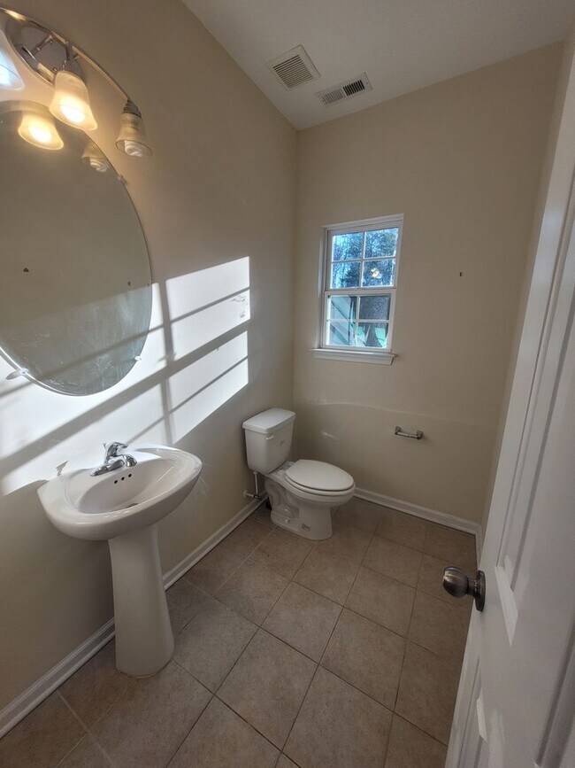 Building Photo - 8351 Thomas Jefferson Way