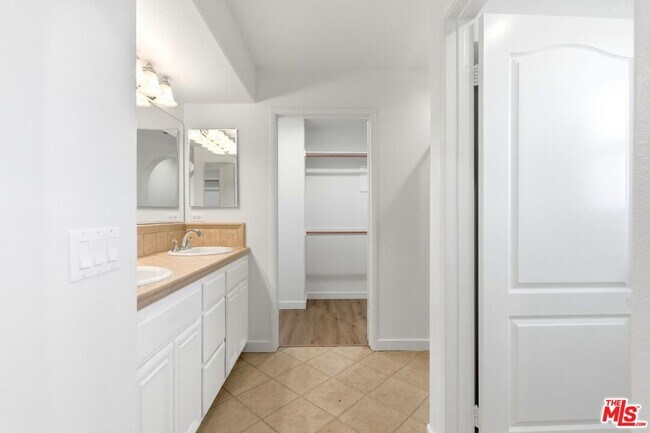 Building Photo - 20140 Pienza Ln