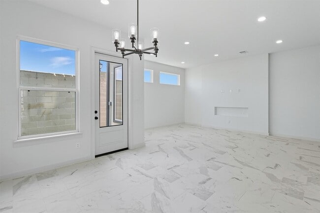 Building Photo - 2927 El Fenice Ln