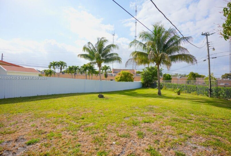 Building Photo - 716 NE 7th St