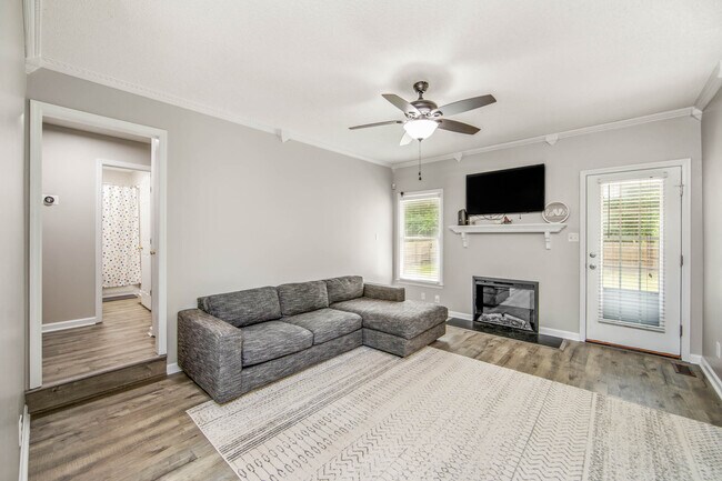 Building Photo - 2713 Leabrook Dr