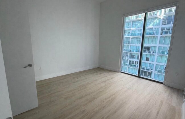 Building Photo - 31 SE 6th St