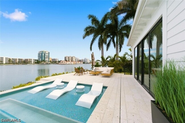 Building Photo - 200 Bahia Point