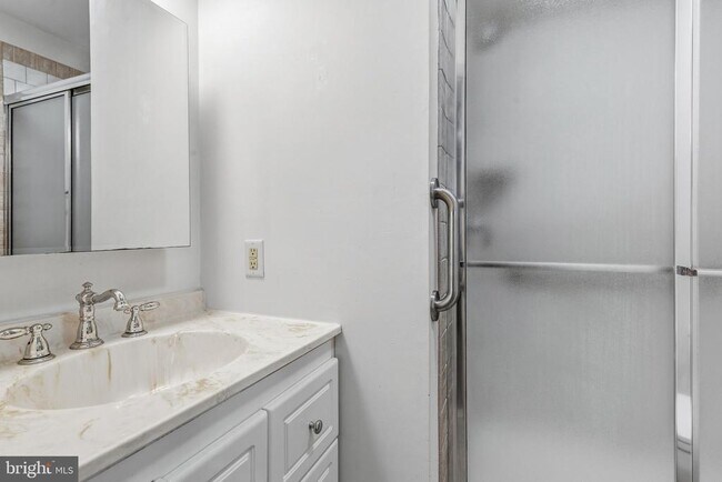 Building Photo - 2713 Wesleyan Dr