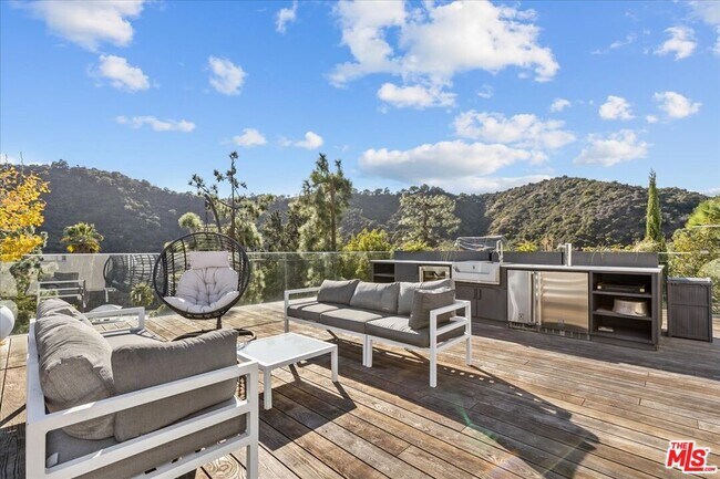 Building Photo - 1650 Clear View Dr