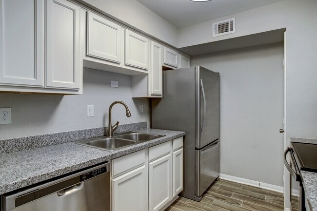 Kitchen w/all stainless steel appliances. - 1880 White Oak Dr. Apt 119