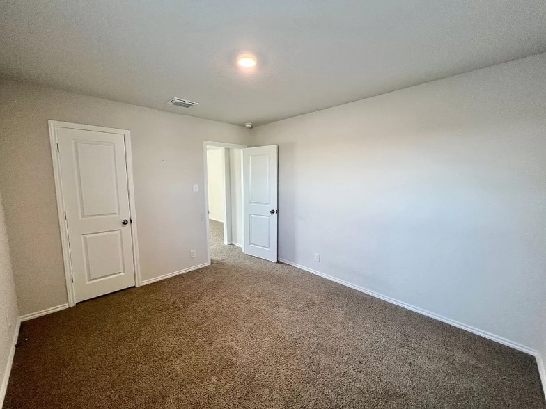 Building Photo - 4430 Lake Ritter St