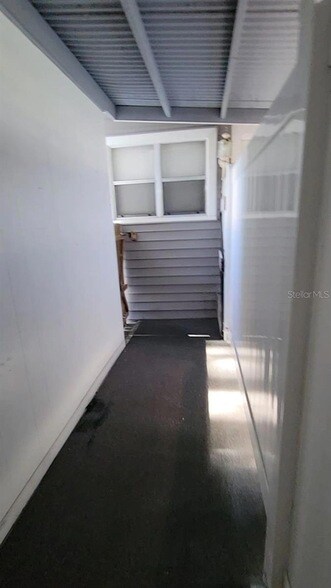 Building Photo - 411 Ave E SE