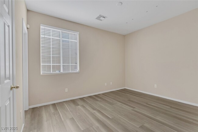 Building Photo - 9835 W Spinnaker Creek Ave
