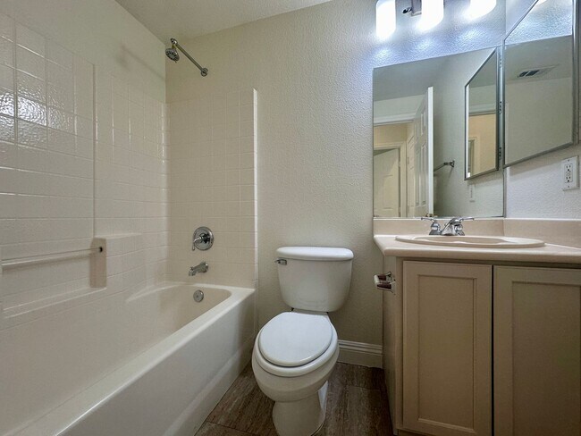 Building Photo - 4 BED 3 BATH HOME W/BONUS ROOM IN GATED COMMUNITY