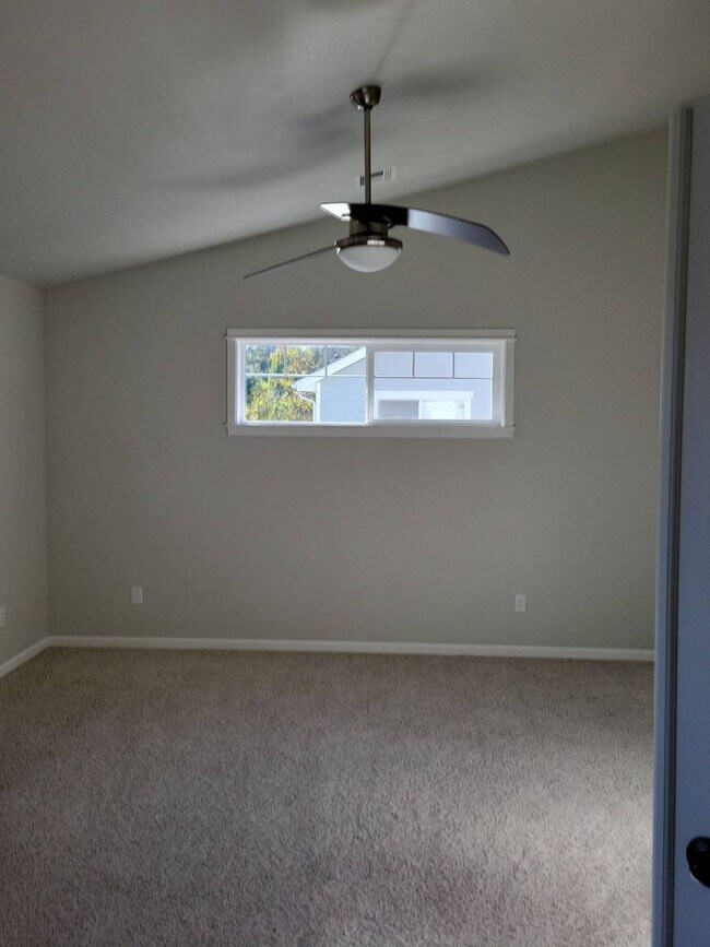 Building Photo - Live it up in Jacksonville's McCully Lane ...