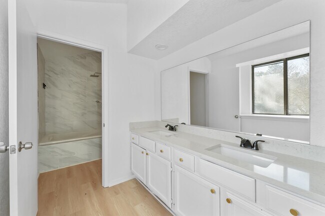 Building Photo - 3223 Deer Valley Dr