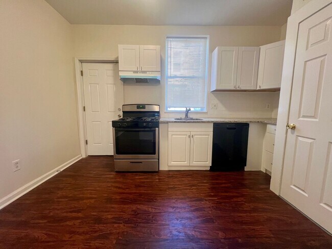 Building Photo - Stunning 3-Bedroom Townhome by LaSalle! Available NOW!