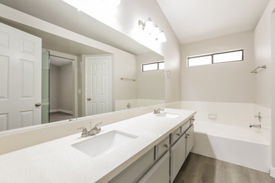 Building Photo - 1330 White Dr