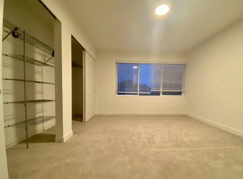 Building Photo - 2854 SW Adams St