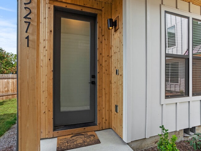 Building Photo - 5271 N Oberlin St