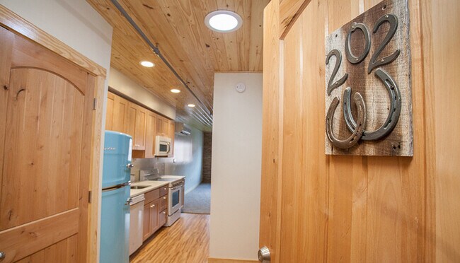 Primary Photo - 80 W Water St