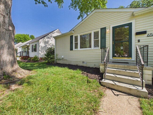 Building Photo - 6514 Stuart Ave