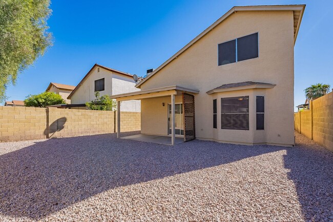 Building Photo - 4 Bedroom Split Floorplan - Newly Updated ...