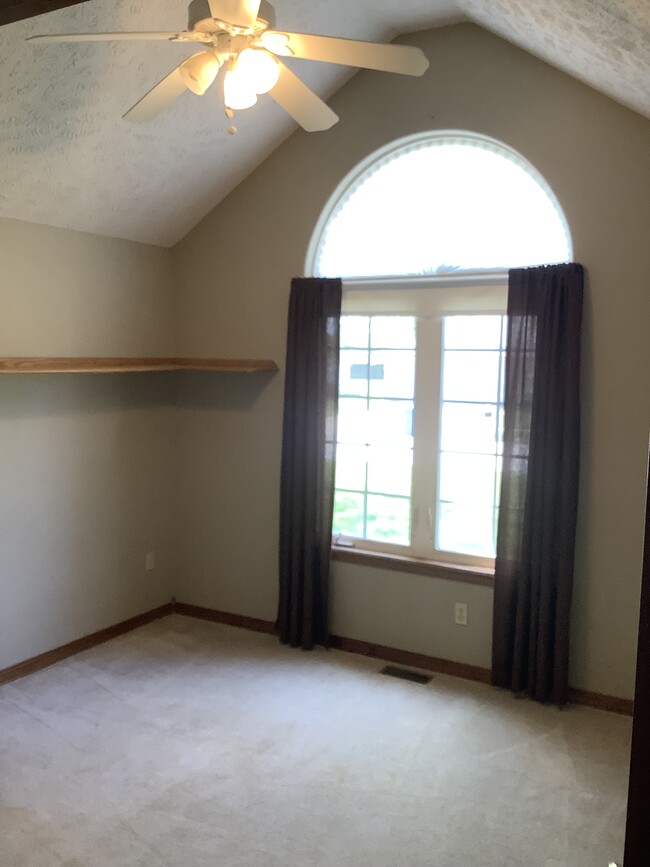 #2 bedroom - 3623 W Oak Run St