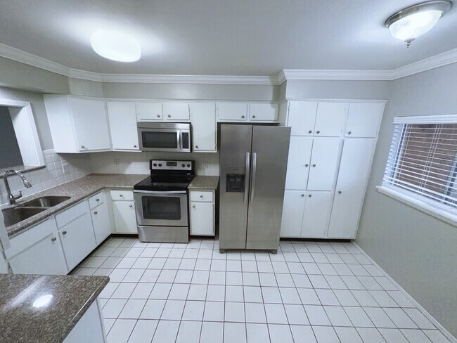 Building Photo - 2210 Dorrington St