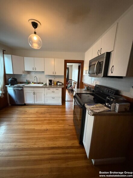 Building Photo - 68 Belden St