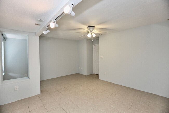 Building Photo - Upgraded Condo at Chic's beach!! Updated K...
