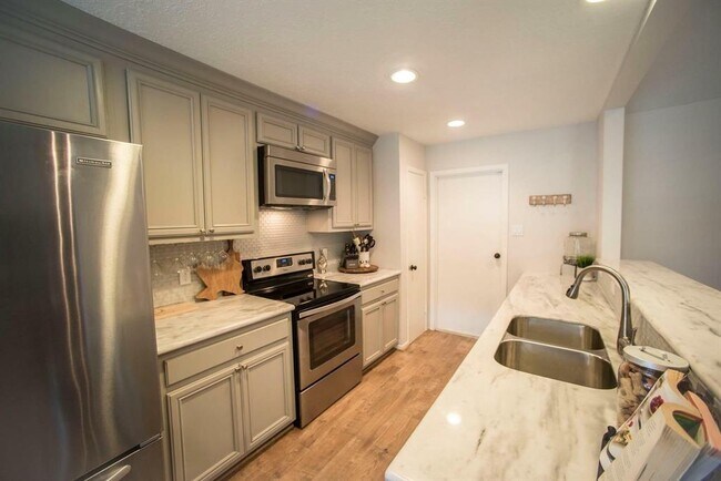Building Photo - 3123 Lazy Spring Dr
