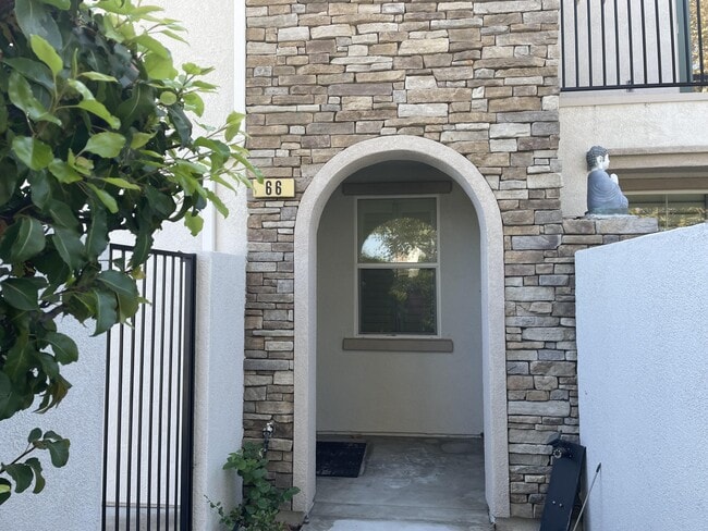 Building Photo - 66 Secret Hollow Ln