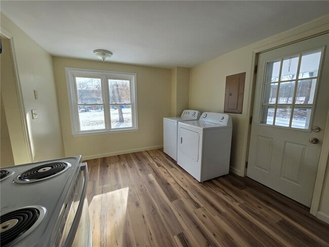 Building Photo - 252 A Allen St