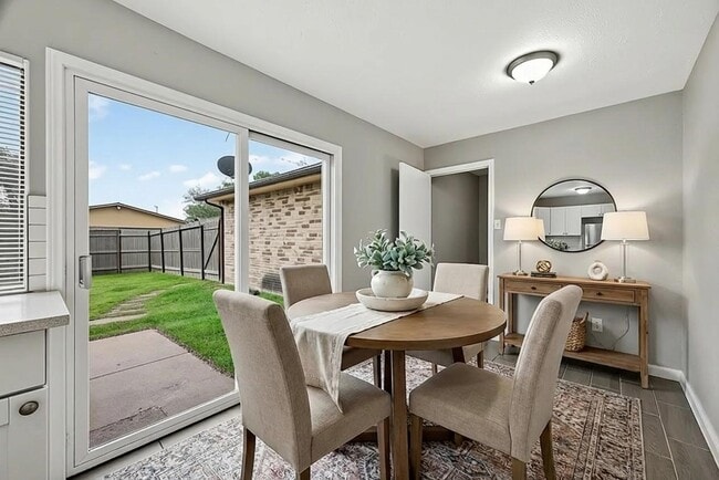 Building Photo - 14034 Lourdes Dr