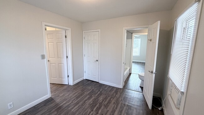 Building Photo - 608 Ravenswood Dr