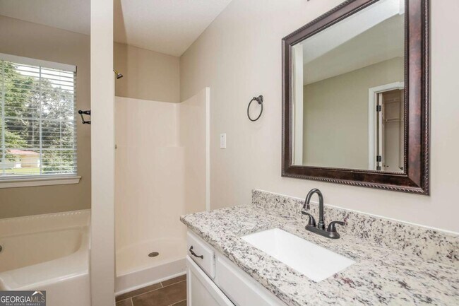 Building Photo - 37 Ridgefield Dr