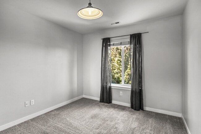 Building Photo - Exquisite 4 Bed, 2.5 Bath Redmond Retreat: Endless Backyard Amenities, Farmhouse Upgrades, and Tr...