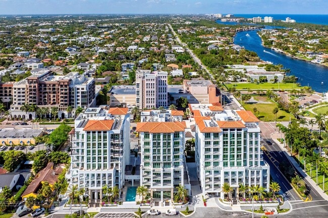 Building Photo - 475 E Royal Palm Rd
